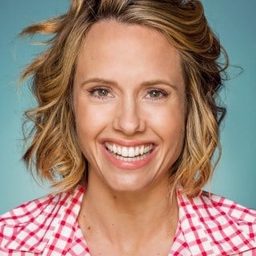 Monica Lacy 飾演 Sarah Jacobs