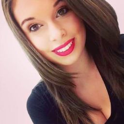 Ashley Tramonte 飾演 Rave Party Teen