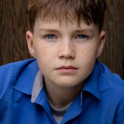 Jake Cogman - 嗜殺路人丙演員 飾演Young Scarecrow