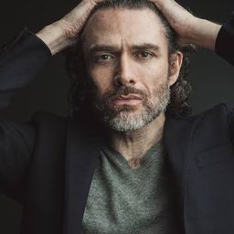 Fausto Morciano 飾演 Uomo Chat