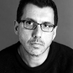 Alberto Fuguet 飾演 Self - Narrator (voice)