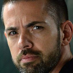 Matt Clouston 飾演 Dr. Collins