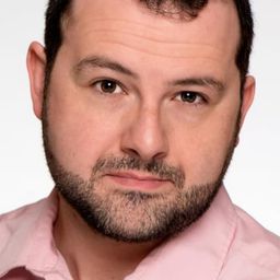 Lucas N. Hall 飾演 Audience Member (uncredited)