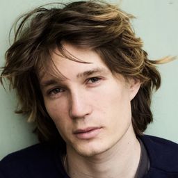 Sven Gielnik 飾演 Kid 1