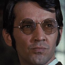 Sandor Elès 飾演 Paul