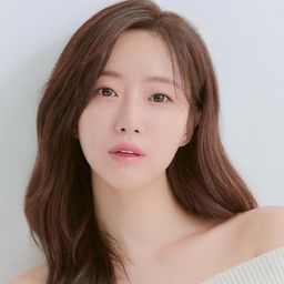 鹹慇晶 飾演 Kim Min-hee