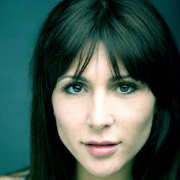 Gina Varela 飾演 Lena Pogliacomi