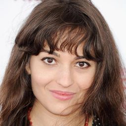 Carlen Altman 飾演 Carlen