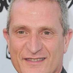 Glenn Gaylord 飾演 Alan