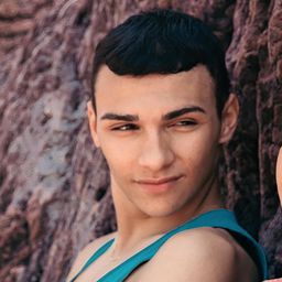 Lakdhar Dridi 飾演 Riley