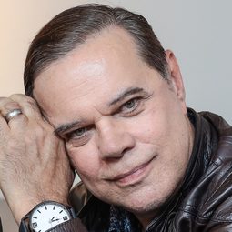 Diogo Vilela 飾演 (voice) (uncredited)