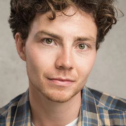 Sam Barrett 飾演 Prince Levin