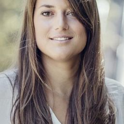 Emmanuelle Morch - 愛情不輪轉演員 飾演Florence's tennis opponent