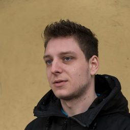 Stefano Rabatti - 外出假演員 飾演Liska