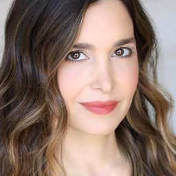 Gina Philips 飾演 Jenna Davis