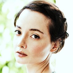 Gloria Endres de Oliveira 飾演 Antonia