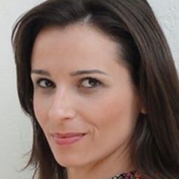 Mariana Loureiro 飾演 Widow