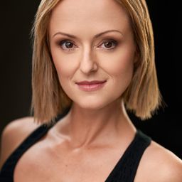 Jennifer Shirley 飾演 Nanny