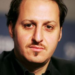 佛斯托·魯索·阿雷西 飾演 Giovanni Falcone