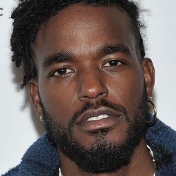 盧克·詹姆斯 飾演 Trevor