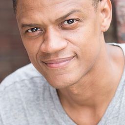 Avery Glymph 飾演 Fisherman