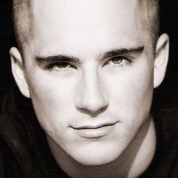 Graham Kosakoski 飾演 Victor Thanos