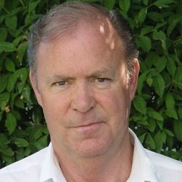 Ian Thompson 飾演 Bus Driver (uncredited)