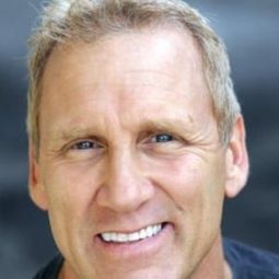 威爾·羅伯茲 - 當我準備好了演員 飾演Rugged Man