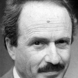 傑米·瓦德爾 飾演 El Conde