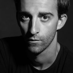 Tristan Halilaj 飾演 Gent