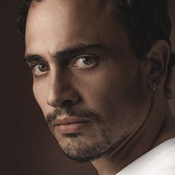 Simone Liberati 飾演 Fabio Puccioni