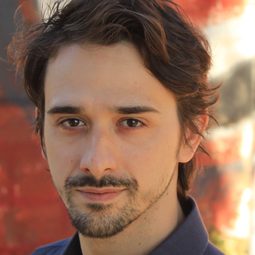 Davide Iacopini 飾演 Mauro De Andrè