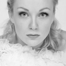 亞歷珊德拉·亞當斯卡 飾演 Wanda Orzechowska