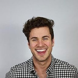 Brandon Giddens - 聖誕老人亂亂愛演員 飾演Heckler #1