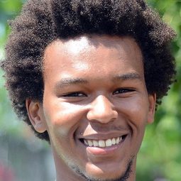 Na-kel Smith 飾演 Self