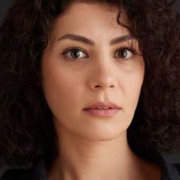 塞薇姆艾爾多安 - 其實愛上她演員 飾演Nehir