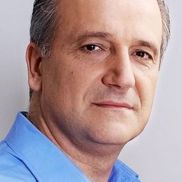 Maciej Tomaszewski 飾演 Pavel