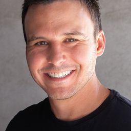 Tom Nagel - 末日活屍演員 飾演Deputy Tisdale