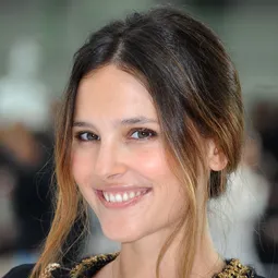 維吉尼亞·莉朵嫣 - 柏麗娜演員 飾演Mother