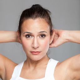 Nina Leon 飾演 Eleanor