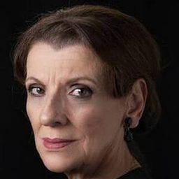 Maria Kanellopoulou 飾演 Theousa