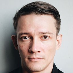 Sergey Gilev 飾演 Roma