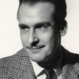 Luis Peña 飾演 Alvardo Garcia