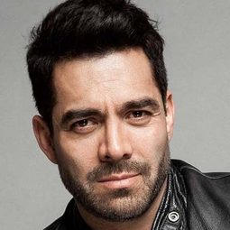 奧馬查柏羅 - POKÉMON 神探Pikachu演員 飾演Sebastian