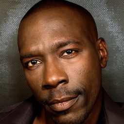 Gary Beadle 飾演 Gary