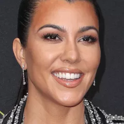 寇特妮·卡戴珊 飾演 Self