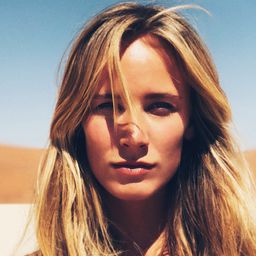 Aleksandra Orbeck-Nilssen 飾演 