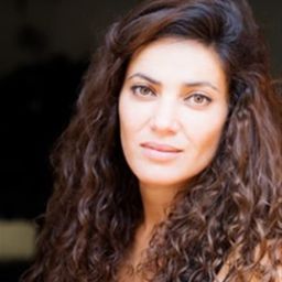 Atika Taoualit 飾演 Trini