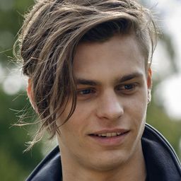 Albert Rudbeck Lindhardt 飾演 Sebastian