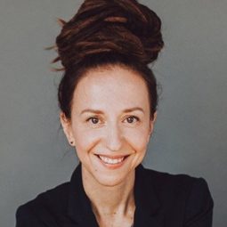 Ingrid Veninger 飾演 Judy Albert